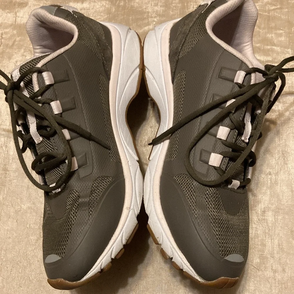 Vionic Edin Gray Walking Shoes Size 8